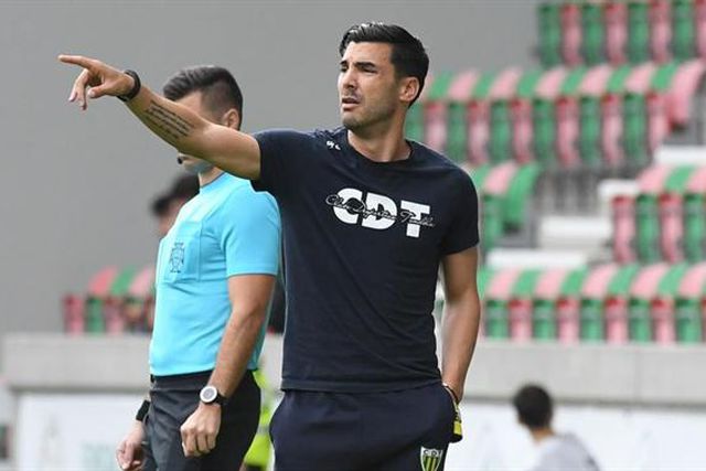 Iuri Miguel a chegar para a baliza, Tear de saída e Niasse em dúvida