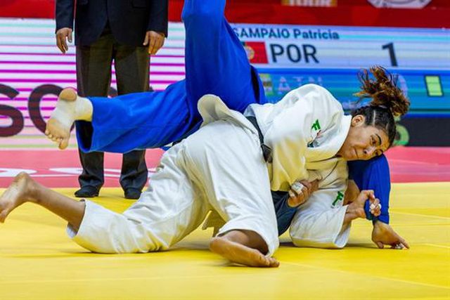 Patrícia Sampaio conquista prata no Cazaquistão