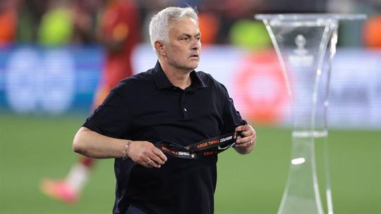 Xavi comenta Mourinho na final da Liga Europa: «Espero não cair nessa imagem»