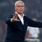 O feito de Ranieri: Pegou no Cagliari em 14.º e subiu de divisão de forma dramática (vídeo)