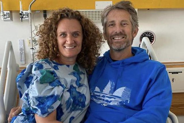 Van der Sar melhora: deixou a Unidade de Cuidados Intensivos