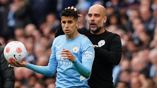 Pep leva Cancelo (mais Rúben e Bernardo) à digressão asiática