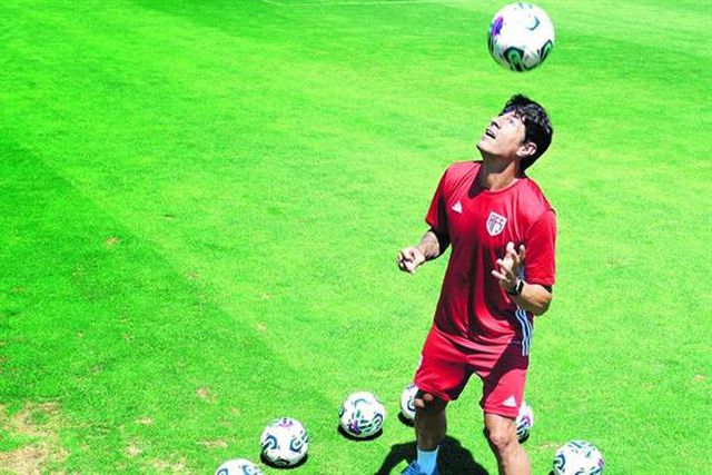 Entrevista A BOLA: «Entro em campo como se fosse a primeira vez»