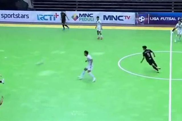 Aos 37 anos, Ricardinho marca golaço na Indonésia (vídeo)
