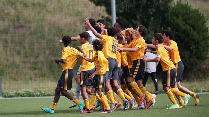 Sporting vence FC Porto e oferece título... ao Benfica!