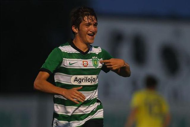 Sporting vence jogo em atraso e pressiona Benfica