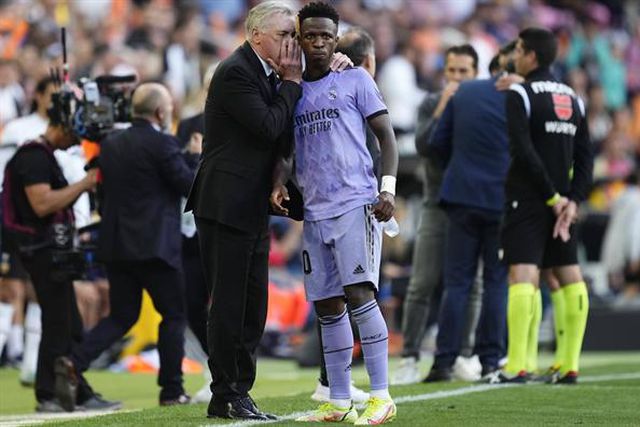 Ancelotti volta ao caso Vinícius: «Hora de deixar de falar e atuar com contundência»