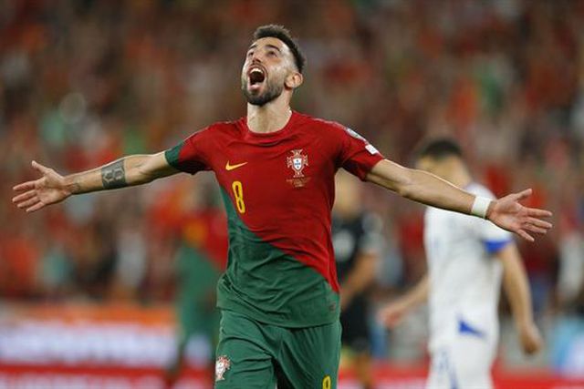 Bruno Fernandes bisa e faz mais um para Portugal (vídeo)
