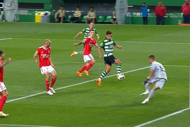 Que falhanço de Pote à boca da baliza! (vídeo)