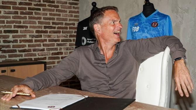 De Boer substitui antigo treinador do Sporting