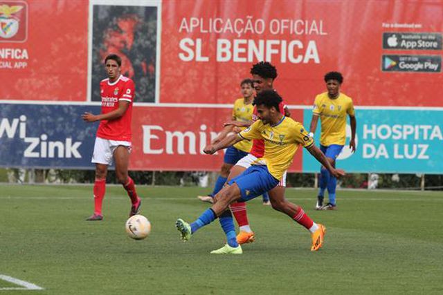 Estoril elimina Benfica e está na final!