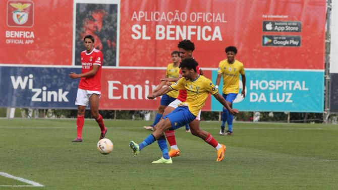 Estoril elimina Benfica e está na final!