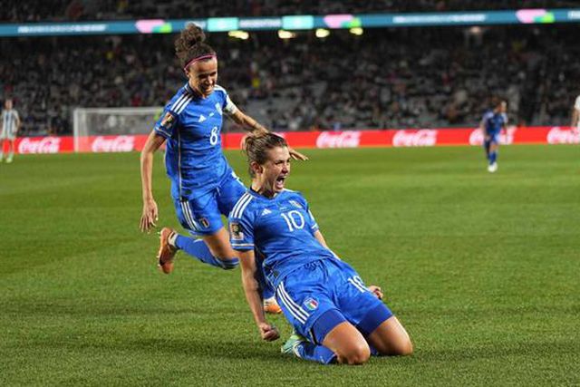 Itália vence Argentina com golo ao cair do pano