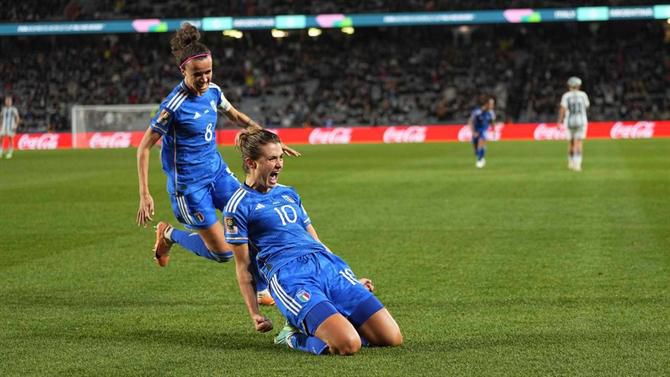 Itália vence Argentina com golo ao cair do pano