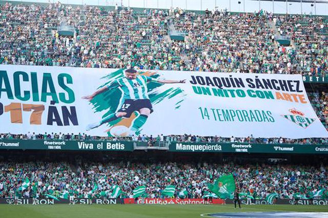 Valência salva-se no adeus de Joaquín aos relvados (vídeo); Valladolid desce