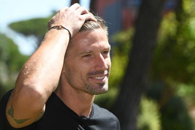 Adrien recusa Bordéus