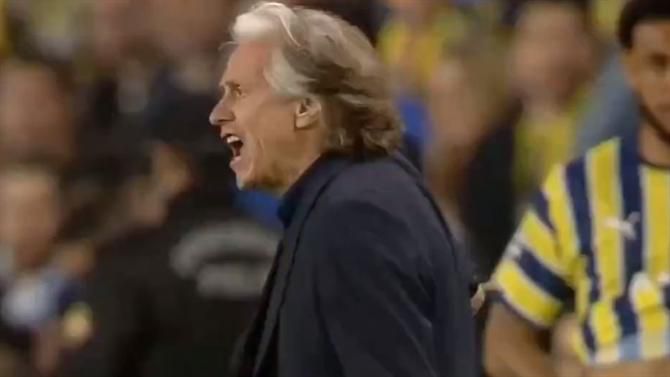 Jorge Jesus irrita-se e jogador pede-lhe… calma (vídeo)