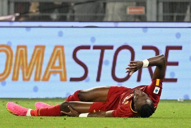 Tammy Abraham com lesão arrepiante só volta em 2024 (vídeo)