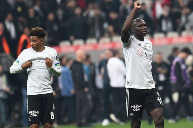Besiktas vence (com golos de Gedson e Aboubakar) e iguala Jorge Jesus à condição