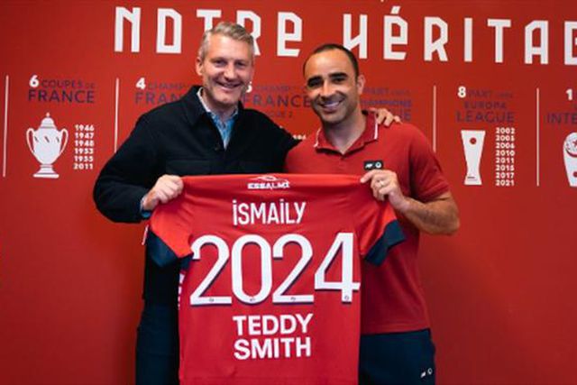 Paulo Fonseca mantém experiente lateral que já passou por Portugal