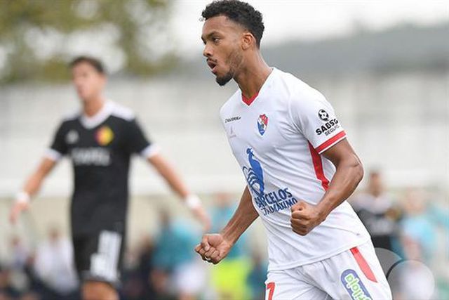 Boubacar Hane e Adjei oficializados