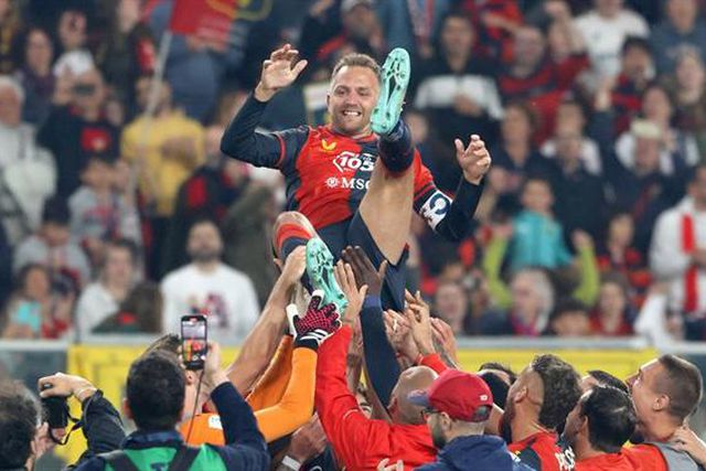 Domenico Criscito termina carreira da melhor forma (vídeo)