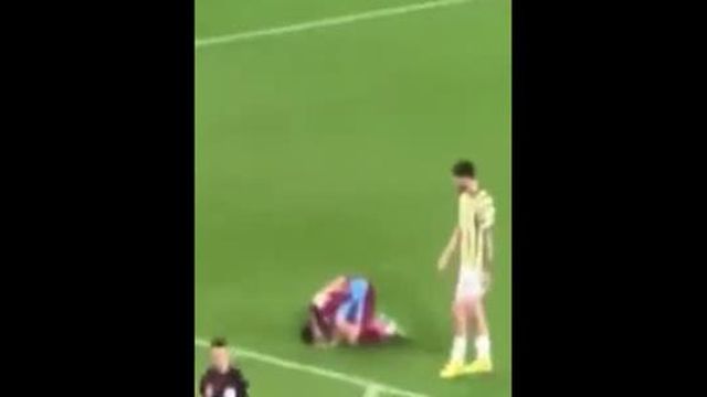 Polémica: Jogador de Jorge Jesus acusado de cuspir em adversário