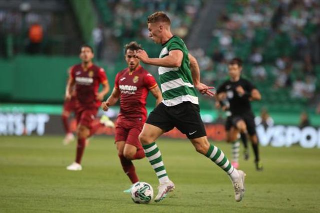 Leão dá recital ao Villarreal ao som de violinos