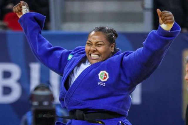 Rochele Nunes discute ouro no Tajiquistão
