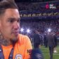 Ederson paga promessa e deixa cortar a barba 