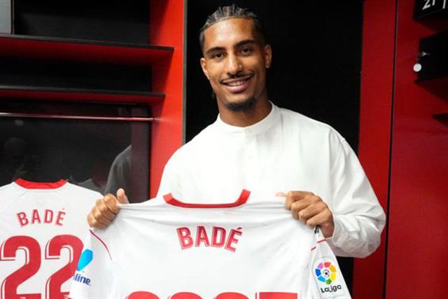 Badé pediu e o Sevilha aceitou: Defesa-central fica em definitivo