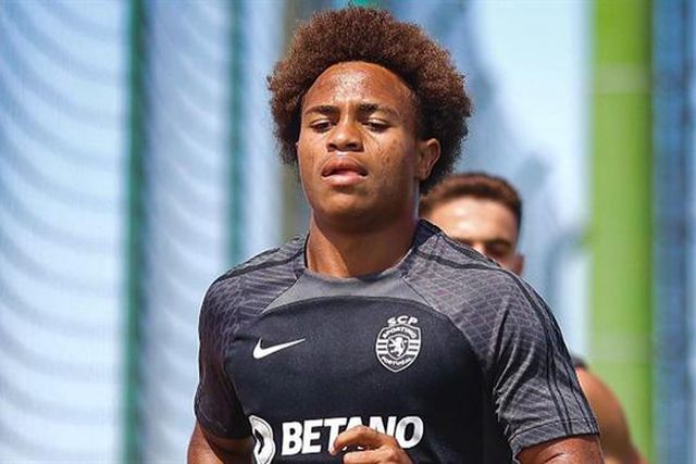 Jovem lateral-esquerdo chamado para o estágio