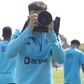 Pepê veste a pele de fotógrafo e dragões revelam o resultado (vídeo)