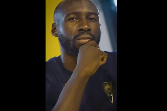 Oficial: Mangala assina por uma época