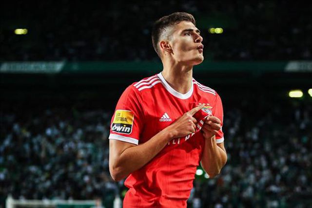 PSG não larga António Silva mas Schmidt quer segurá-lo