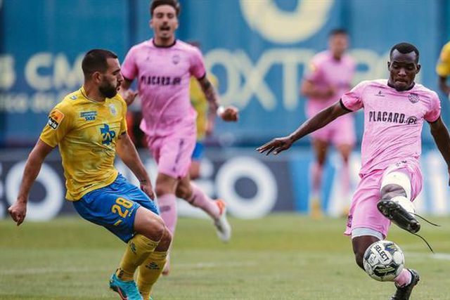 Arouca vence e regressa à Europa