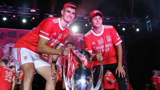 Benfica João Neves E António Silva Juntos Até Nas Férias (foto) | Abola.pt