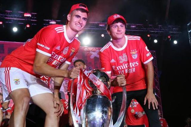 João Neves e António Silva juntos até nas férias (foto)