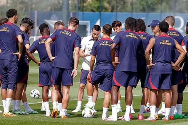 Ugarte, Draxler, Cher Ndour e quatro portugueses na primeira convocatória de Luis Enrique