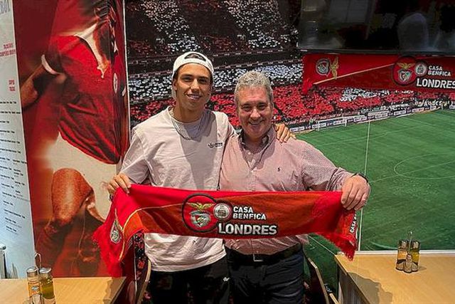 João Félix assistiu ao dérbi na Casa do Benfica de Londres