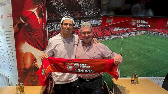 João Félix assistiu ao dérbi na Casa do Benfica de Londres