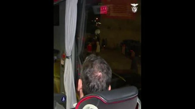 Equipa de basquetebol continuou a festa no pavilhão da Luz