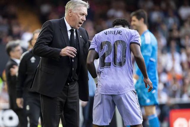 Promessa de erradicação de adeptos identificados como racistas