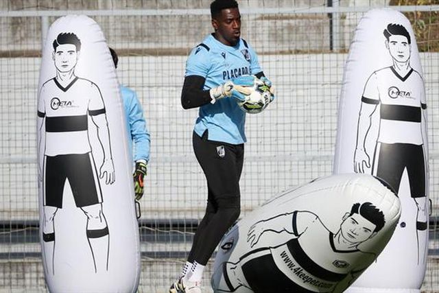 SAD procura concorrência para Bruno Varela