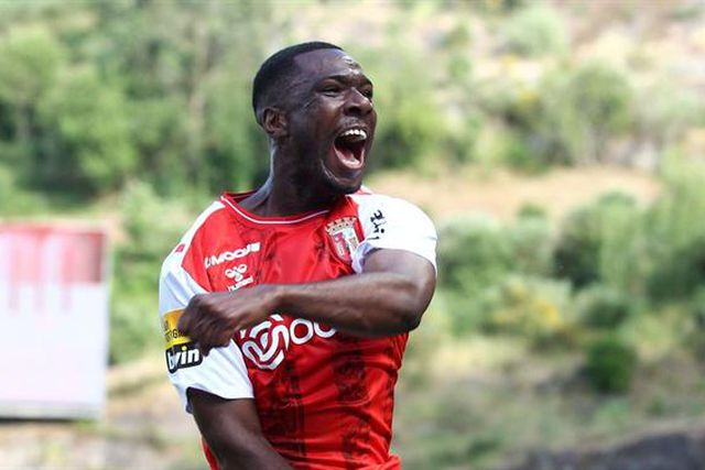 Oficial: Niakaté renova