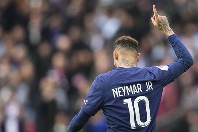 Casemiro 'pisca o olho' a Neymar