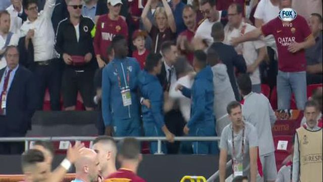 Acuña e Corona pegados com adeptos da Roma