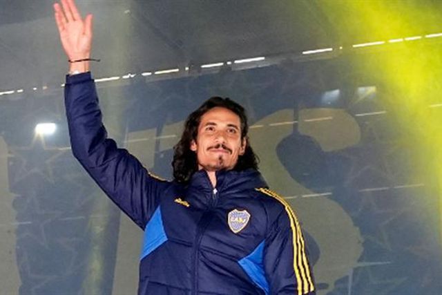 Loucura na apresentação de Cavani no Boca Juniors