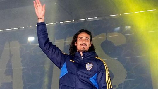 Loucura na apresentação de Cavani no Boca Juniors