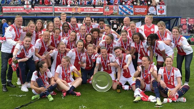 Ajax proíbe homenagem pública à equipa feminina devido à «época desastrosa» da masculina